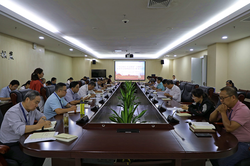 中心组学习.jpg